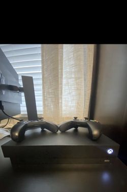 Xbox one X 1tb with 2 controller with original box