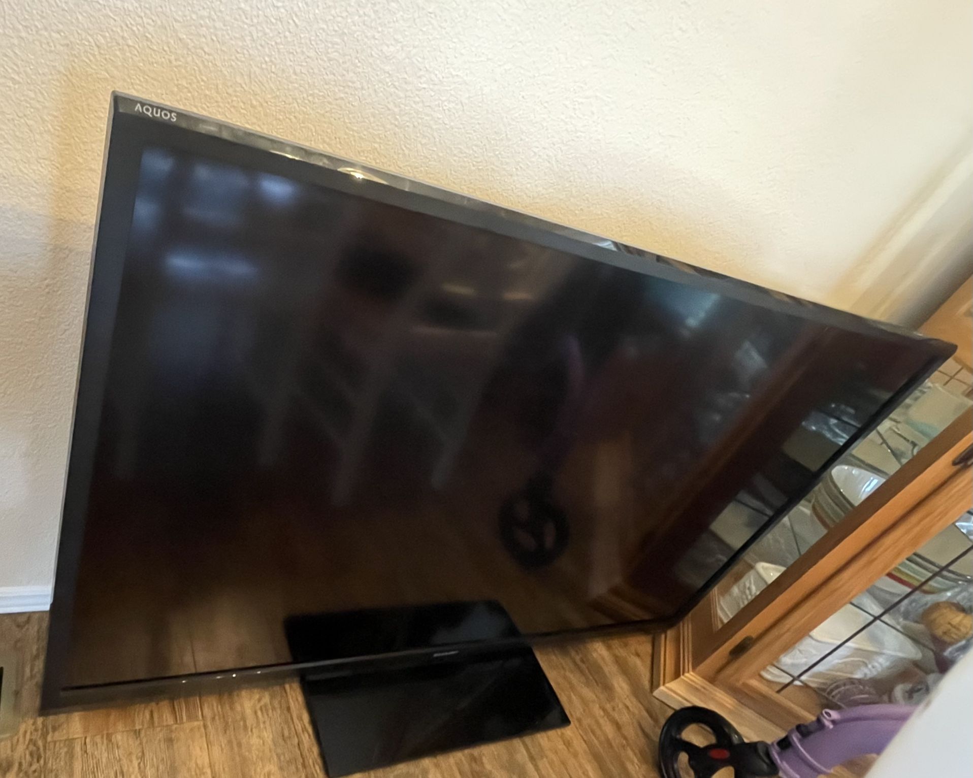 SANYO TV 60” - WORKS PERFECT - BEAUTIFUL COLOR