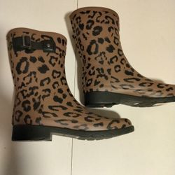 New Huner Boots Women's Size 9