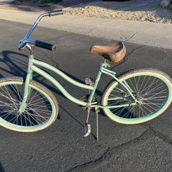 Huffy Women’s Beach Cruiser Bike