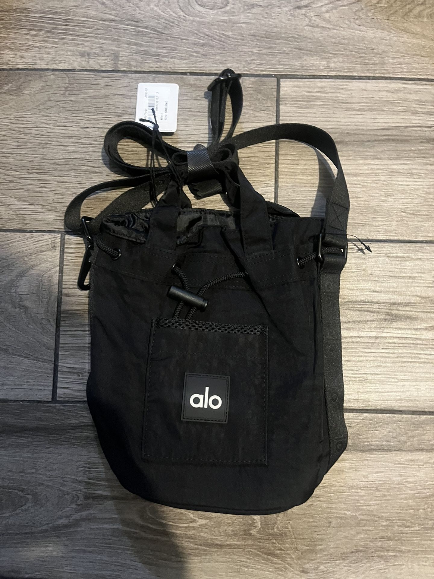 Alo Yoga Cross Body Bucket Bag for Sale in Bell Gardens, CA - OfferUp
