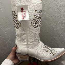 White rose Inlayed Women’s Cowgirl Boots