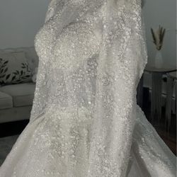 Luxurious wedding dress with bouquet of roses and crown