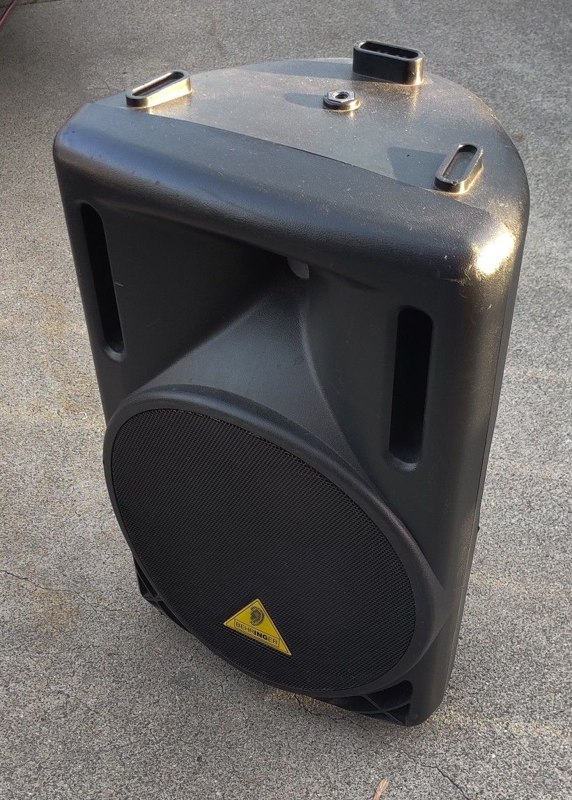Behringer Eurolive B212D Active 12" PA Speaker.