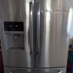 Frigidaire Refrigerator $350