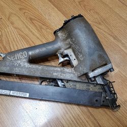 Senco Finish Nail Gun 2 1/2" Nails