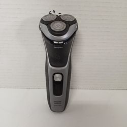 Phillips Norelco Series 3000 Wet Dry Electronic Shaver