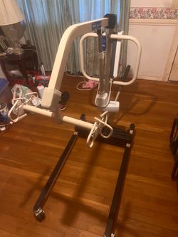 Invacare Reliant Electric Patient Lift with 450 lb Capacity and Manual Low Base