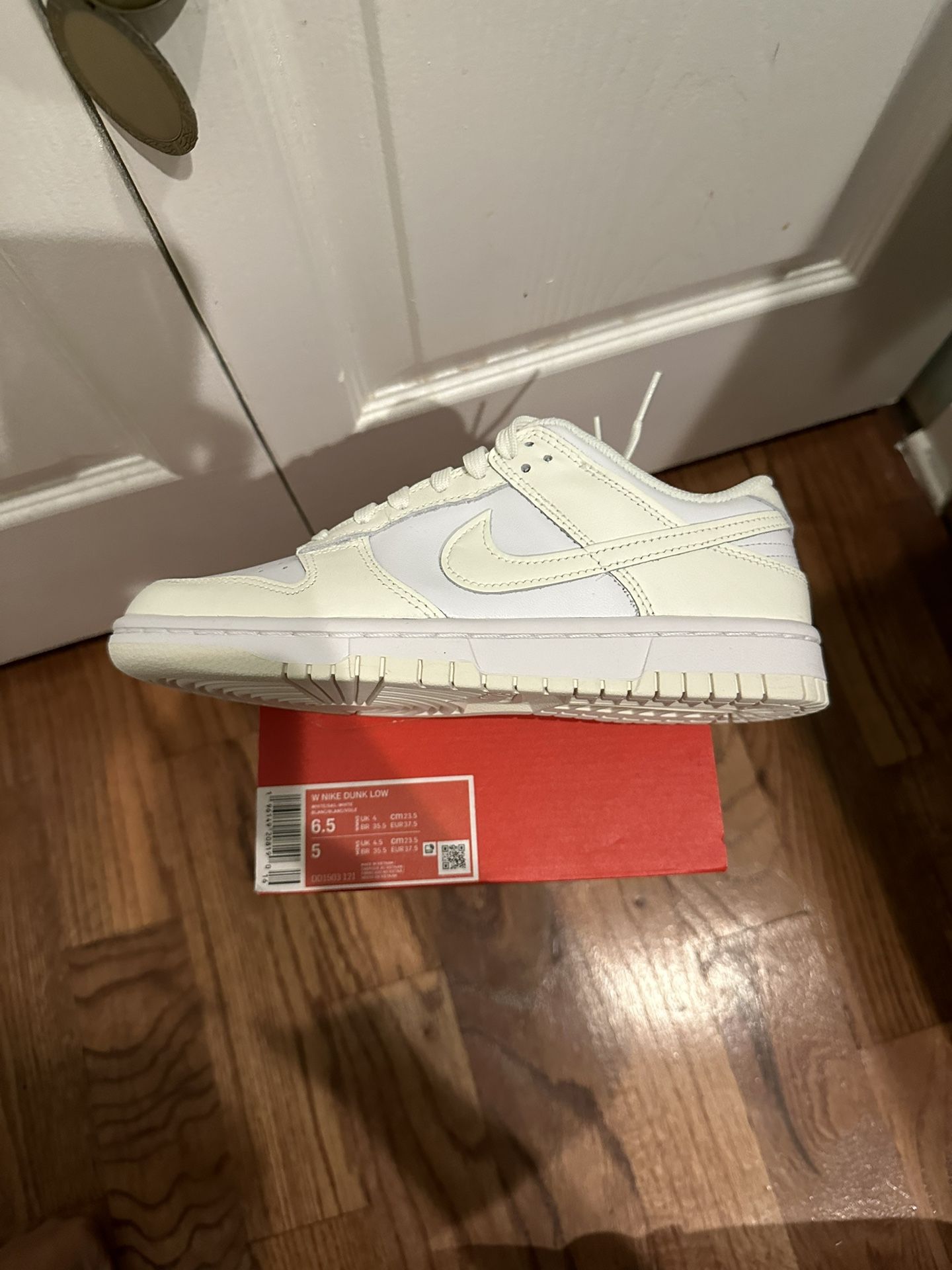 Women Dunk Low White Sail Size 6.5w/5y