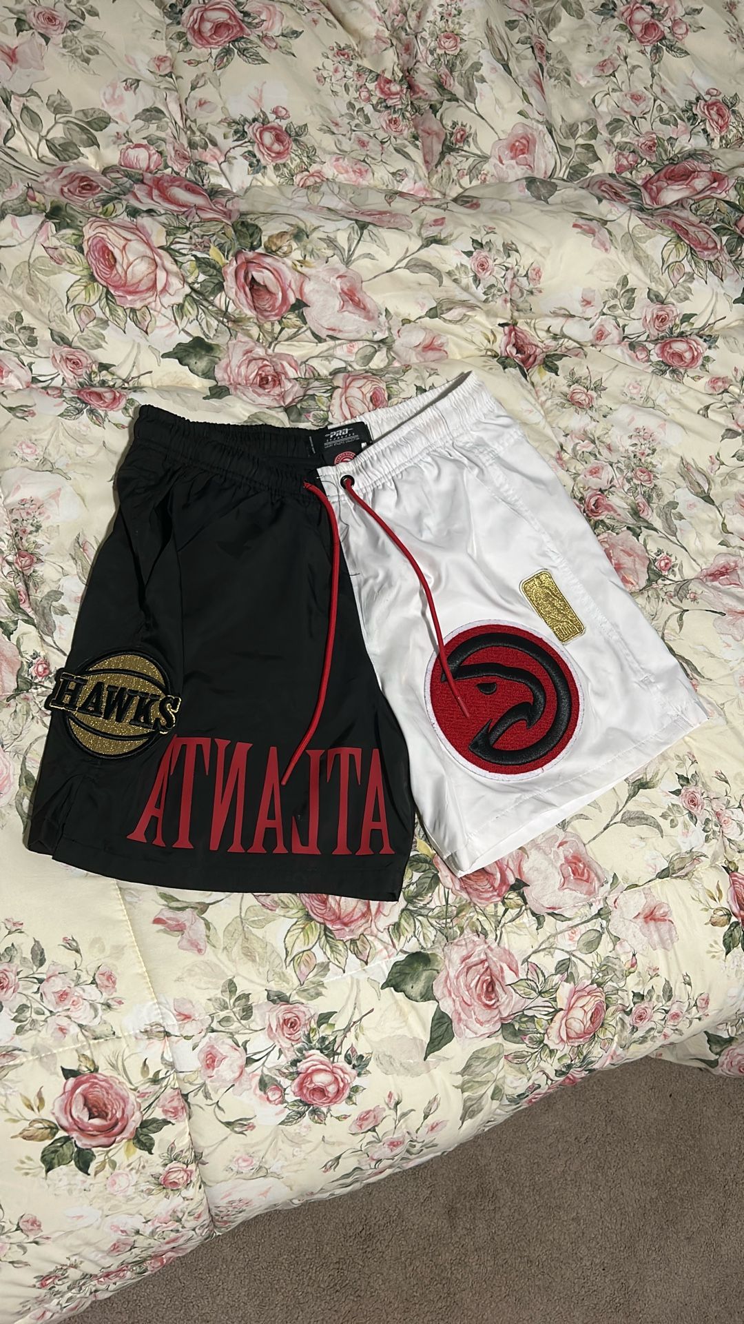 Pro Standard Hawks Split Woven Shorts