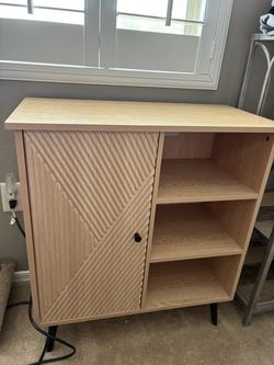 Accent cabinet