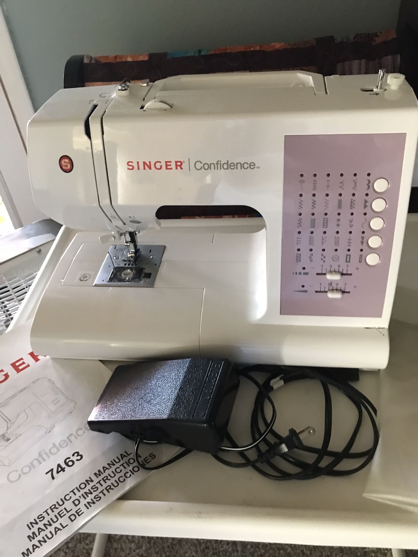 Singer Confidence Sewing Machine. Very Good Condition. Not Used Much. Manual Included And All Parts