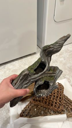 Hideout for lizard or other small animals