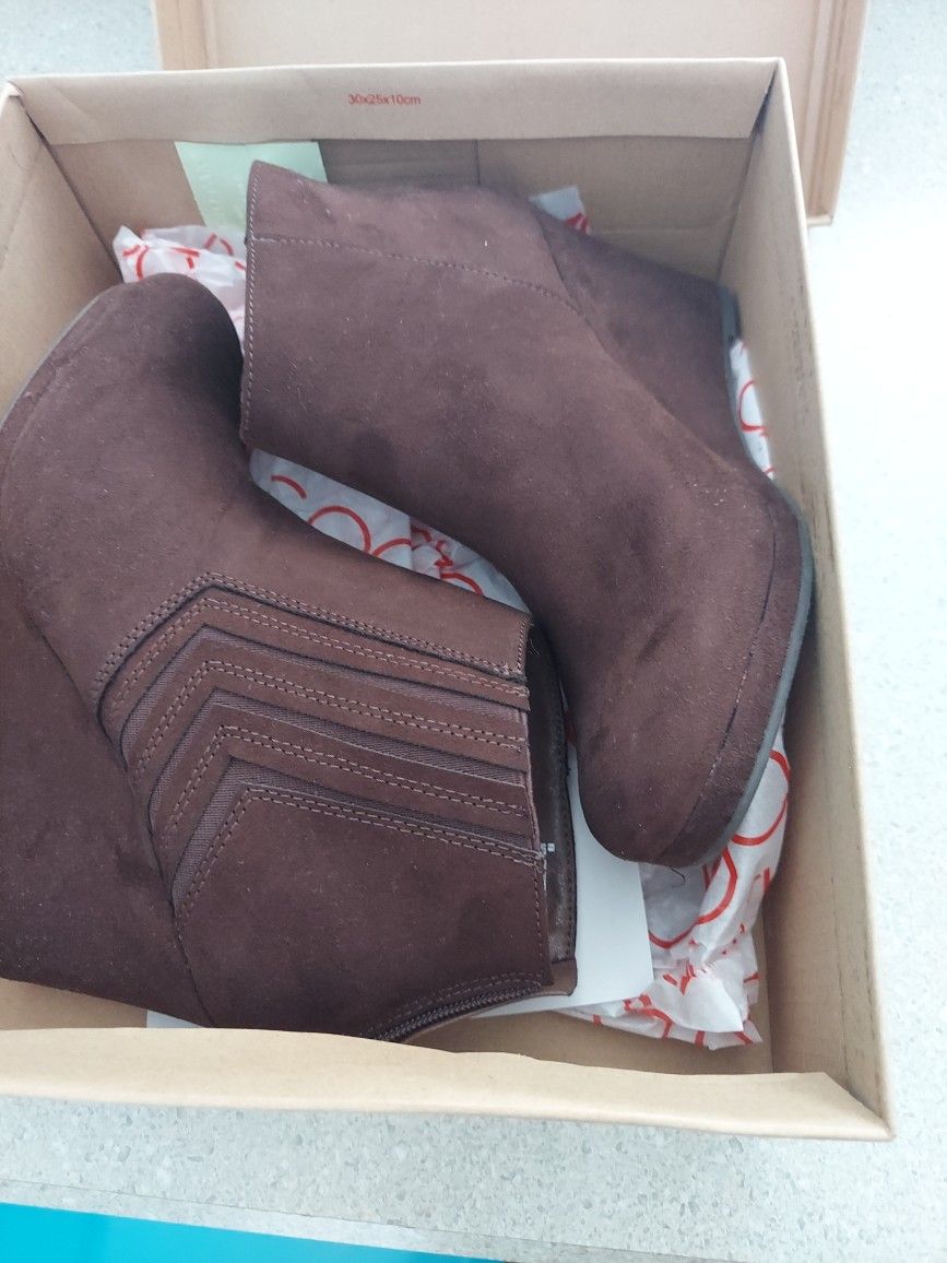 Chocolate Juliette Boots Size 8