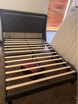 Queen bed frame need gone asap PROCE NEGOTIATIONS