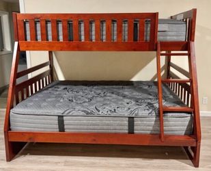 ••••Twin/Full Bunk Bed ••••