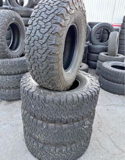 275/65/18. Vendo un set de llantas marca Bfgoodrich con un 80% de vida las 4