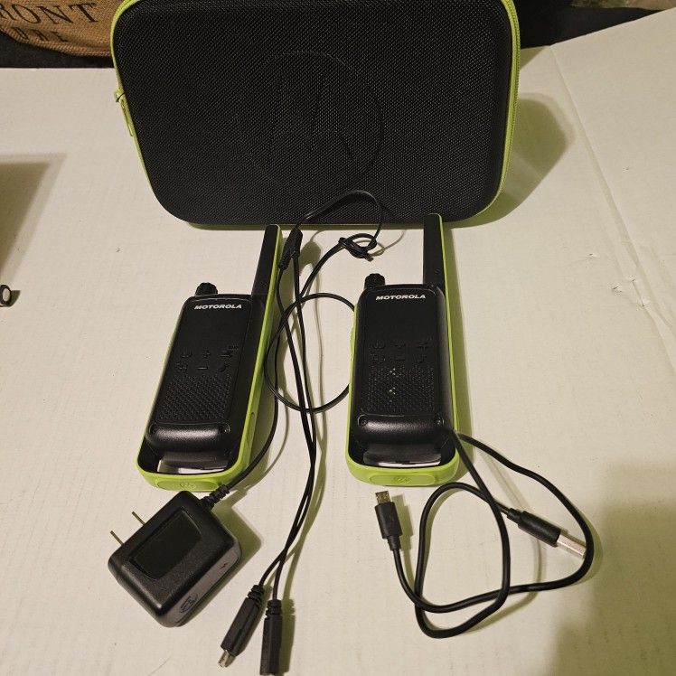 Talkabout T801 Motorola Rechargeable Two-Way Radios Set (Bluetooth, Like New)