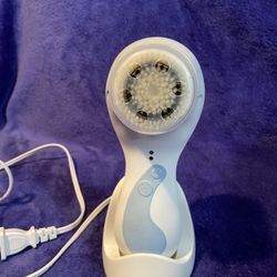 Clarisonic Facial  Device W/ Brush New Sells For Over $100