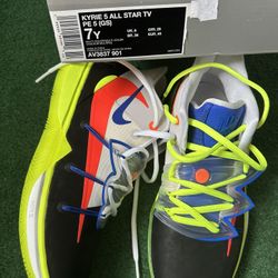 Nike Sneakers Size 7Y