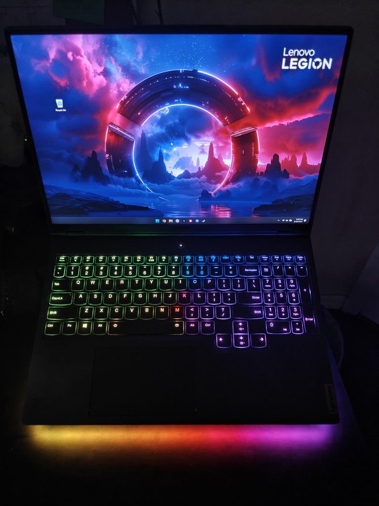 Lenovo Legion 7 - RTX 3070 8GB, Ryzen 7 5800H, 32GB RAM, 1.5TB SSD