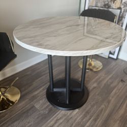 Round Dining Table 