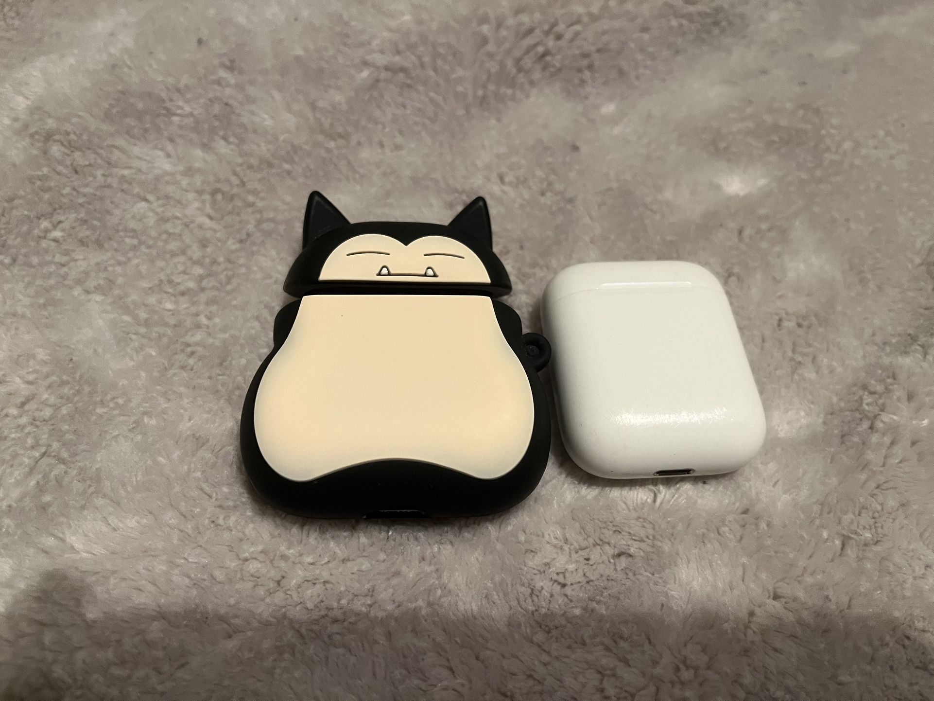 AirPods w/Snorlax Case