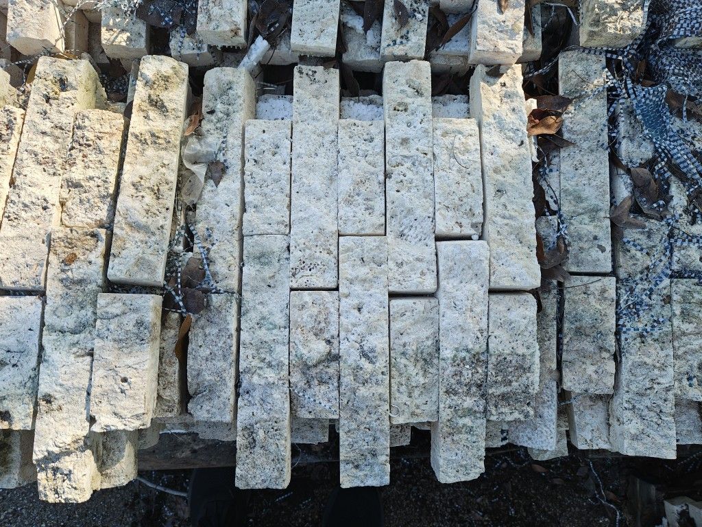 🧱 Natural Stone / Coral Stone Ledger Panels – Approx. 650 Pieces