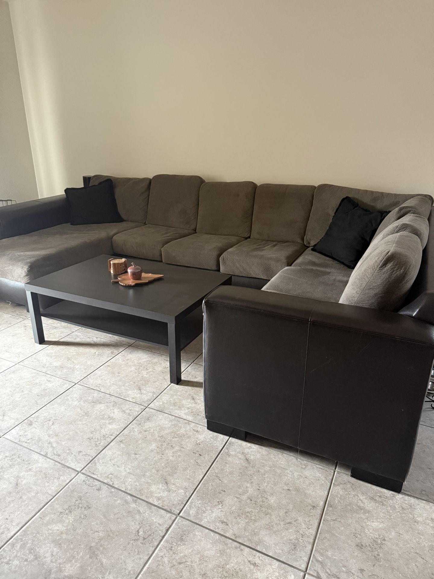 Couch Black And Grey