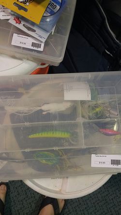 Tackle box w lures