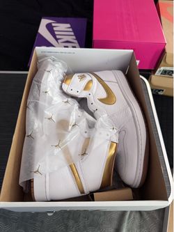 Men’s retro 1 size 12 new (women’s 13.5)