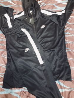 Men’s Nike jogging suits Sizes medium, 2x 3x
