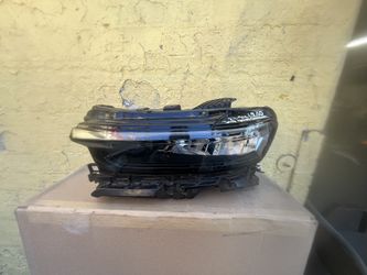 2021-2024 Jeep Grand Cherokee Driver Headlight