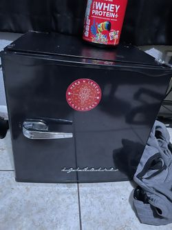 Mini Fridge With Little Freezer