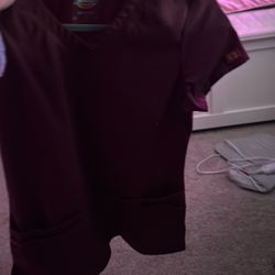 Dickies maroon scrub top 