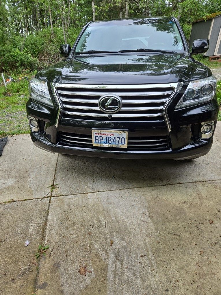 2014 Lexus LX 570