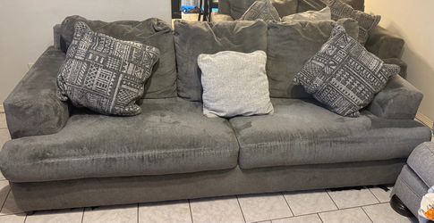 2 piece. Loveseat and sofa.