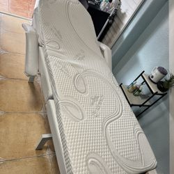 Lash Bed With Mattress 