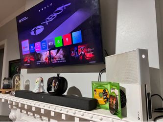 Xbox One 500gb with 2 games + Controller and Headset