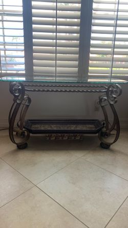 Accent / Couch / Entrance Table
