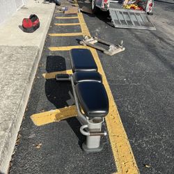 Life Fitness Weight Bench 