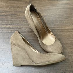 BCBG Suede Round Toe Wedges Size 8.5