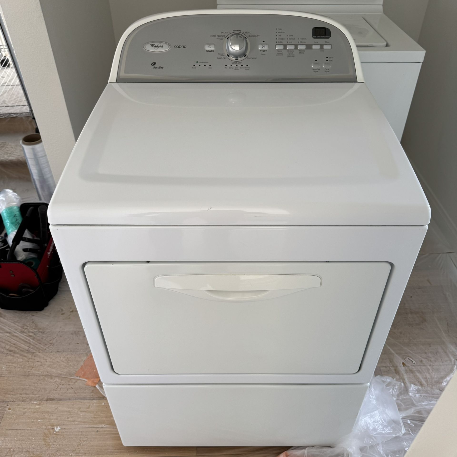 Whirlpool 27 Inch Gas Dryer with 7.4 cu. ft. Capacity Very Good and Perfect Working Condition 