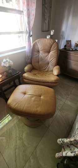 Lounge Chairs With Ottoman 2