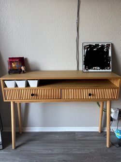 Entry/Accent Table
