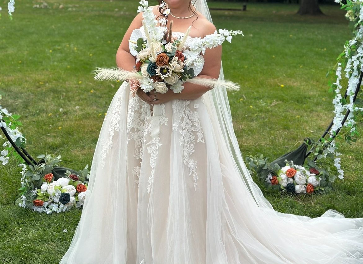 Gorgeous fairy tale sweetheart ivory/beige wedding dress 16W With Pockets