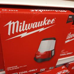 MILWAUKEE M18 COMPACT SITE LIGHT W/ FLOOD MODE (TOOL ONLY)