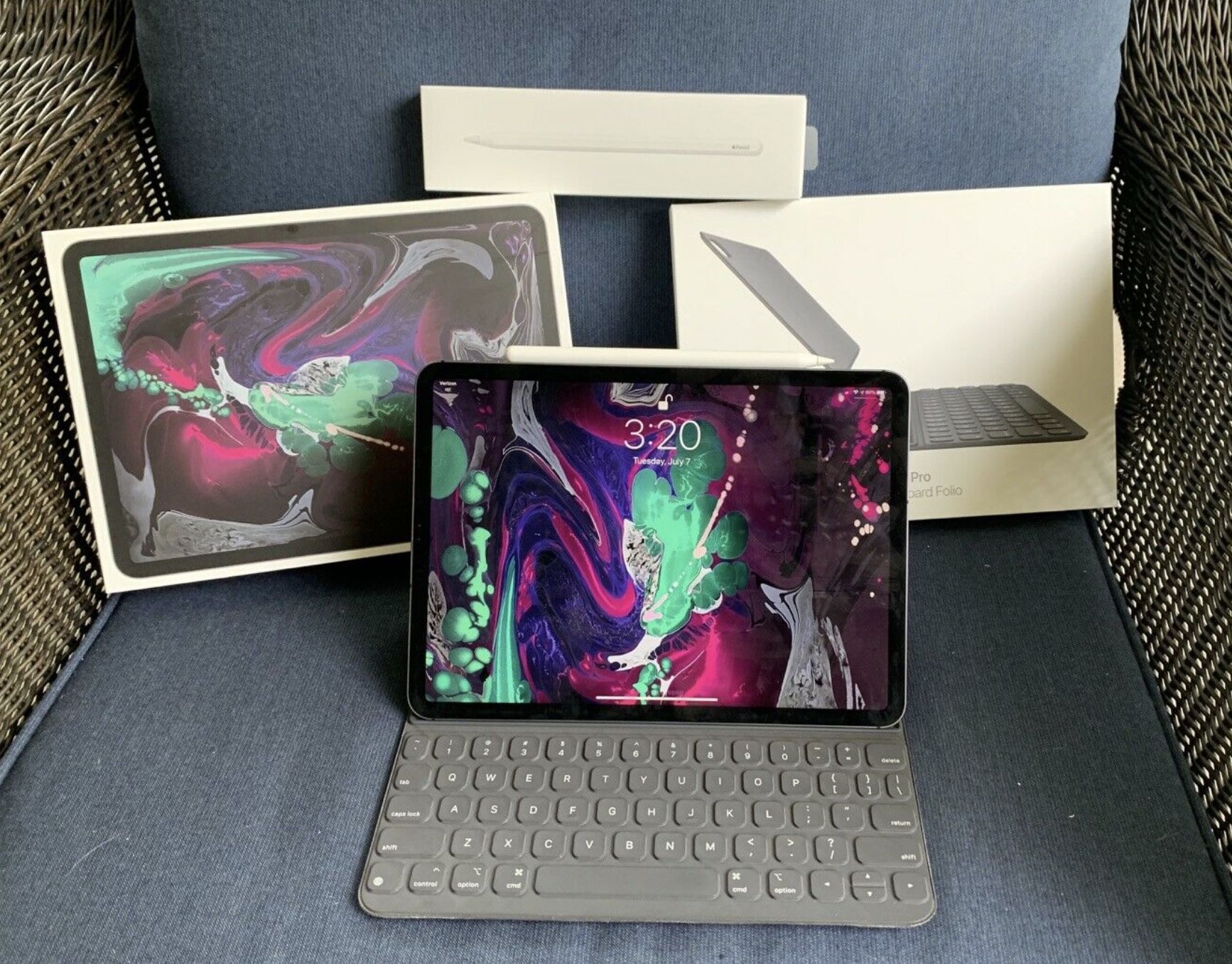 iPad Pro 11-inch 256GB Cellular (Space Gray) With Keyboard & Pencil
