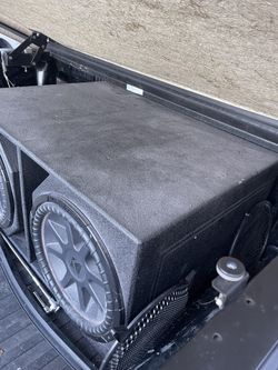 Almost New Speaker, Box Too 15 Inch kickers