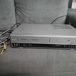 Daewoo VCR/DVD Combo Player DV6T844B w/ Cords tested/working